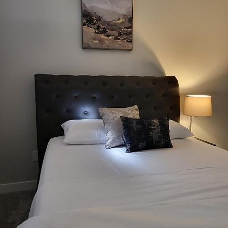 Luxury Suite In Calgary Nw Eksteriør billede