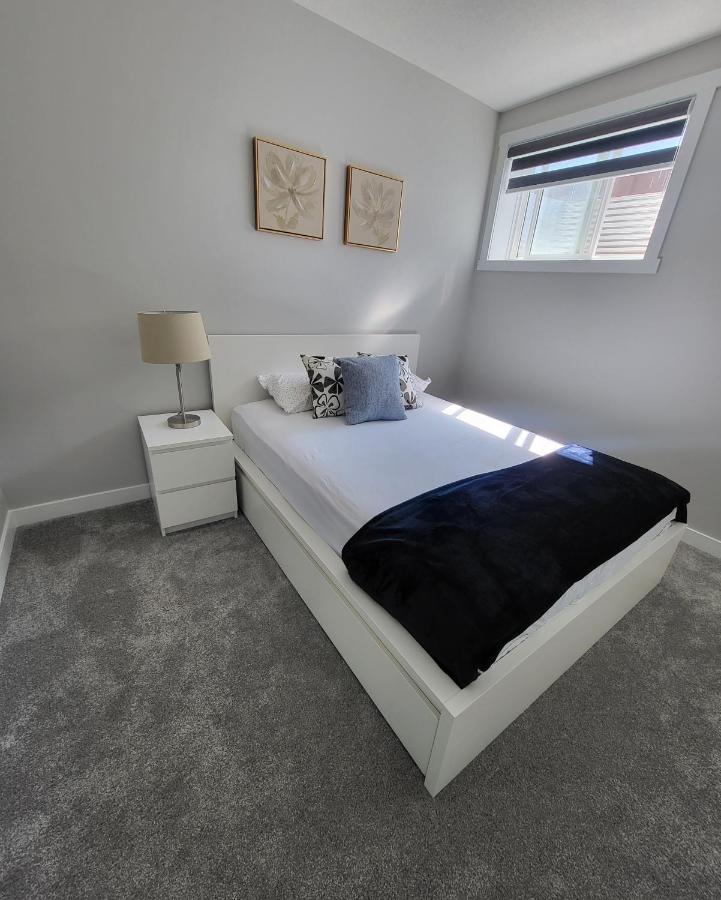 Luxury Suite In Calgary Nw Eksteriør billede