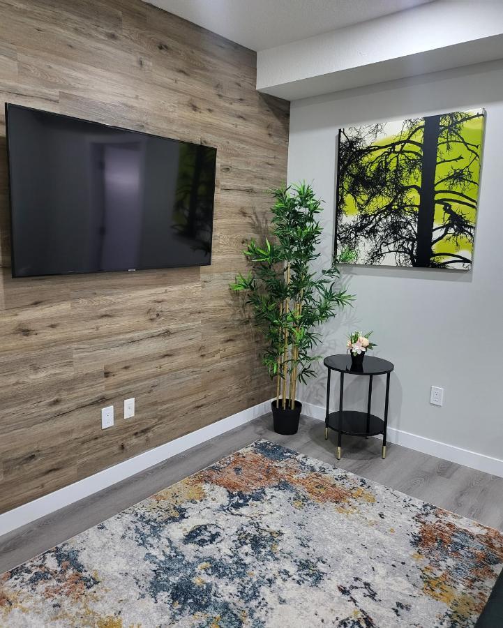Luxury Suite In Calgary Nw Eksteriør billede