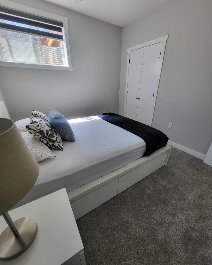 Luxury Suite In Calgary Nw Eksteriør billede