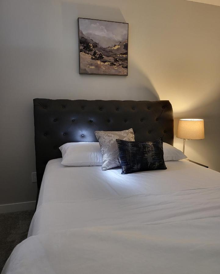 Luxury Suite In Calgary Nw Eksteriør billede