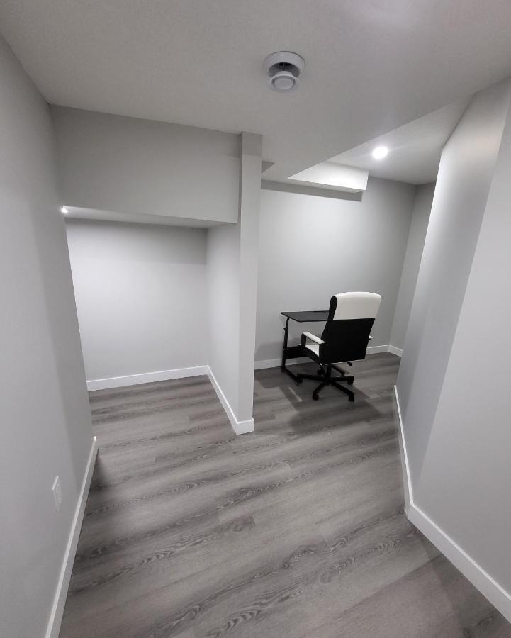 Luxury Suite In Calgary Nw Eksteriør billede