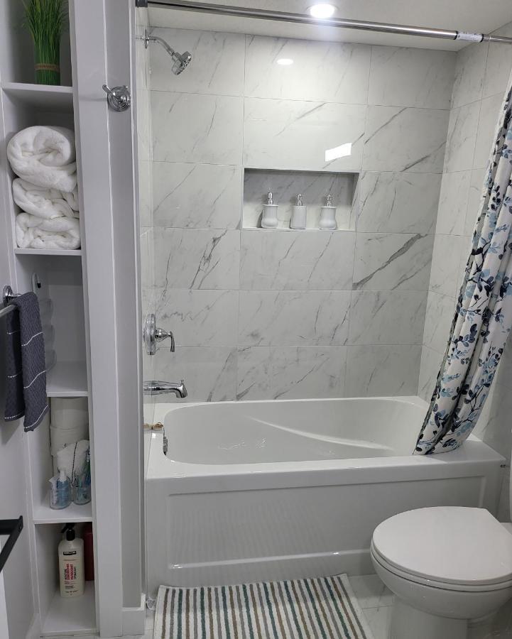 Luxury Suite In Calgary Nw Eksteriør billede
