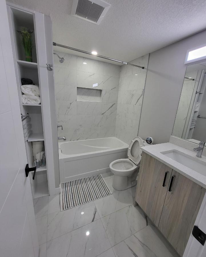 Luxury Suite In Calgary Nw Eksteriør billede