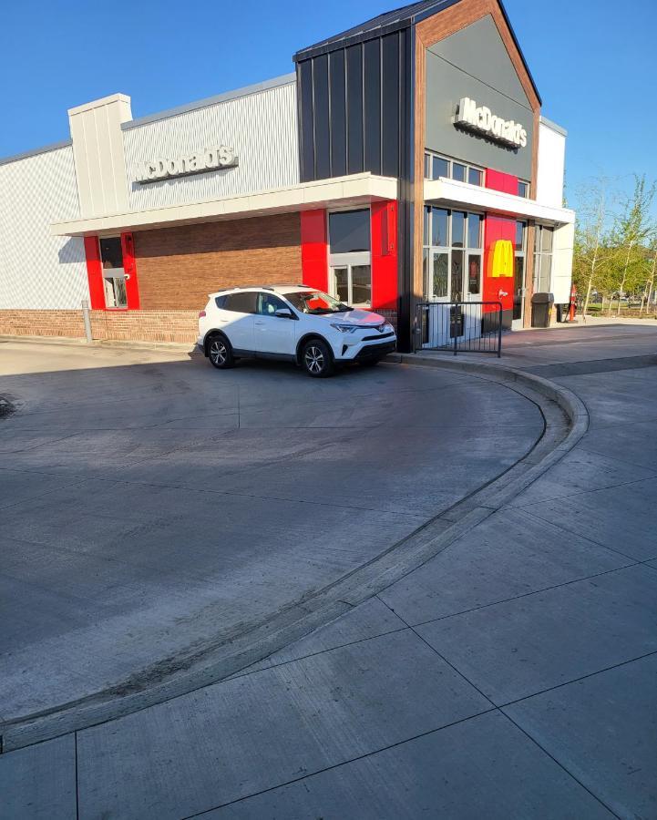 Luxury Suite In Calgary Nw Eksteriør billede