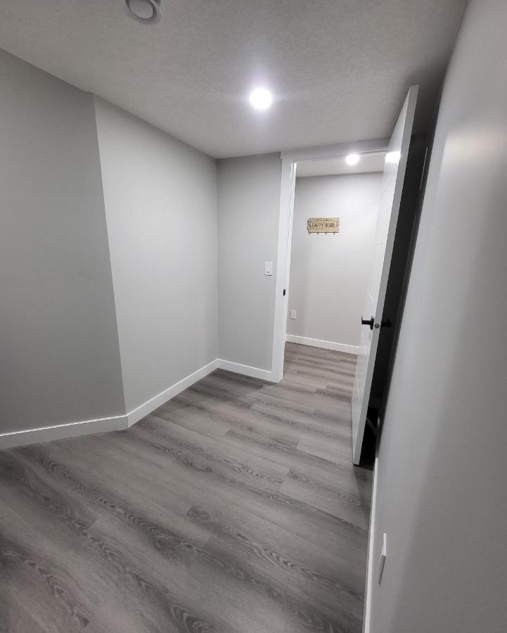 Luxury Suite In Calgary Nw Eksteriør billede