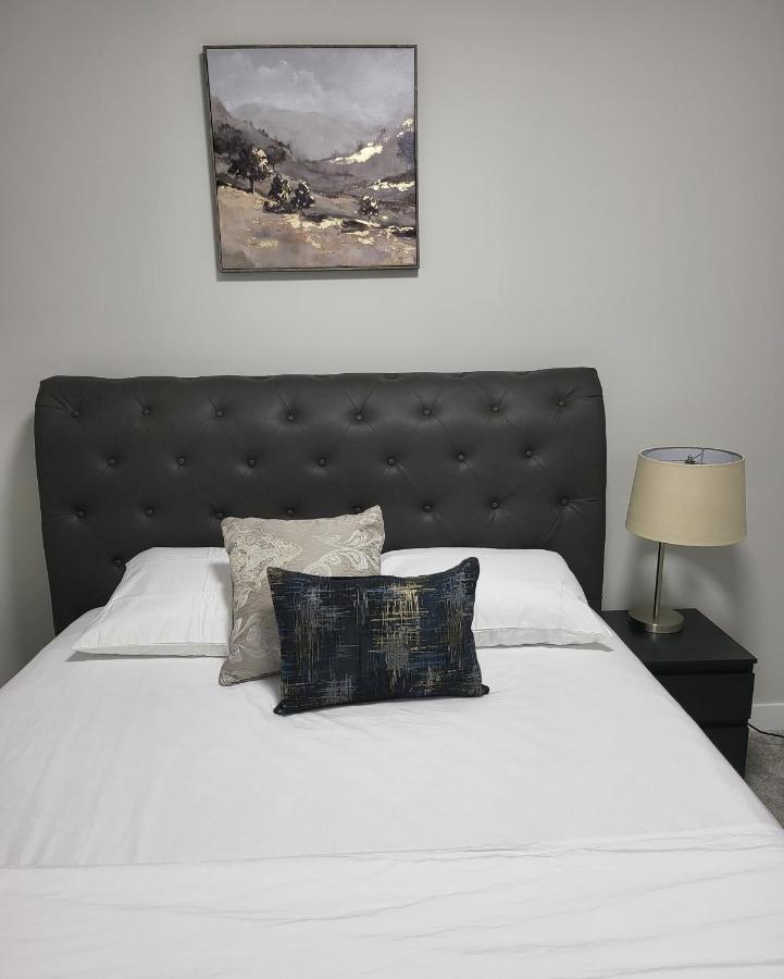 Luxury Suite In Calgary Nw Eksteriør billede