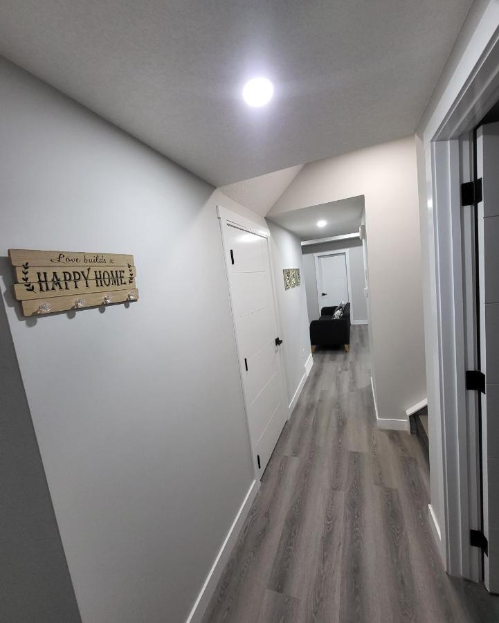 Luxury Suite In Calgary Nw Eksteriør billede