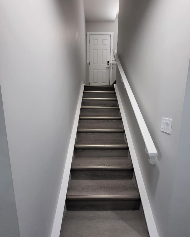 Luxury Suite In Calgary Nw Eksteriør billede