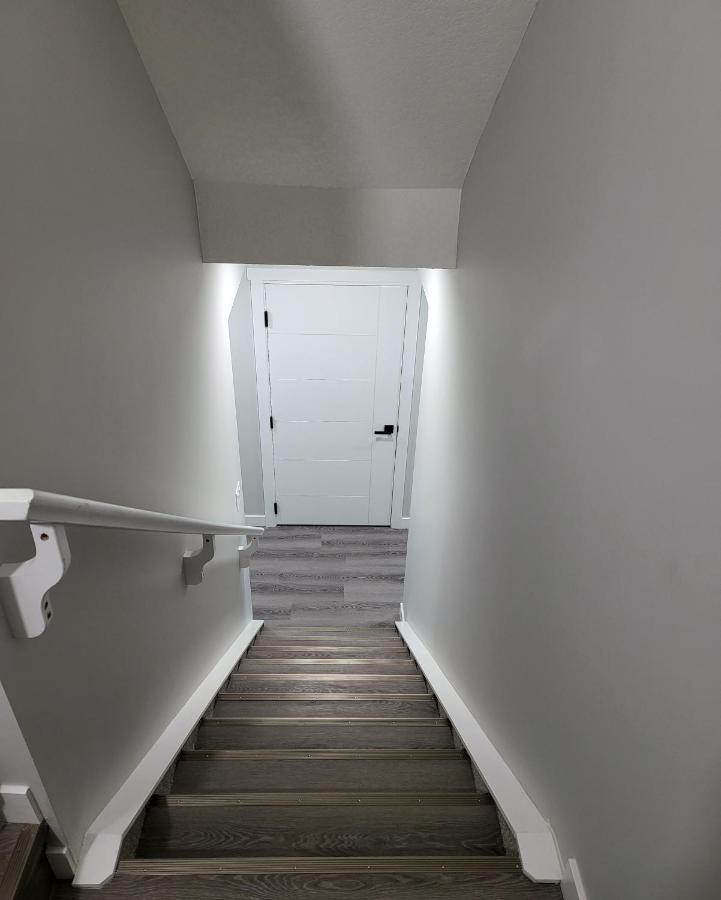Luxury Suite In Calgary Nw Eksteriør billede