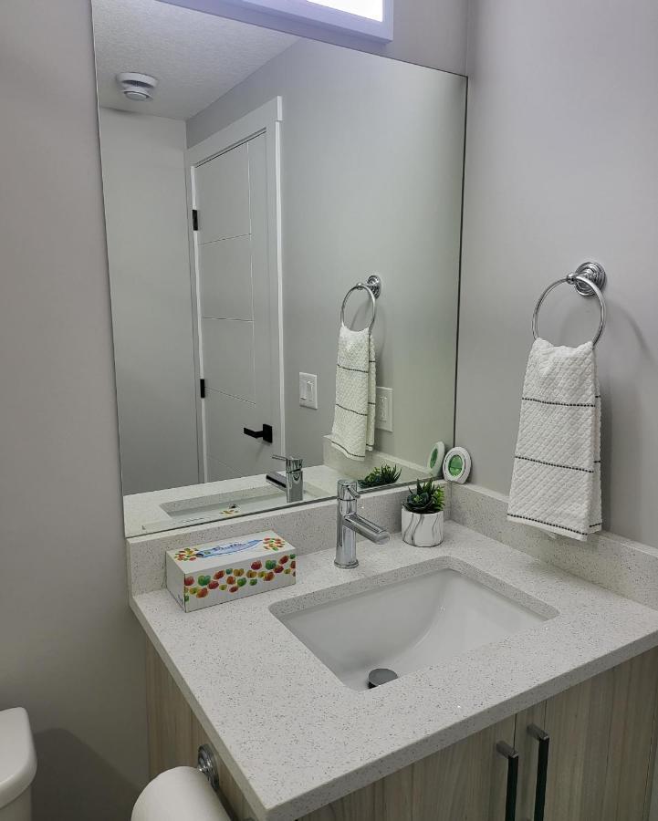 Luxury Suite In Calgary Nw Eksteriør billede