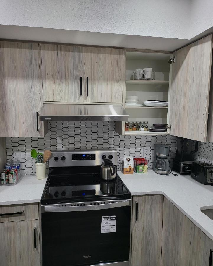 Luxury Suite In Calgary Nw Eksteriør billede