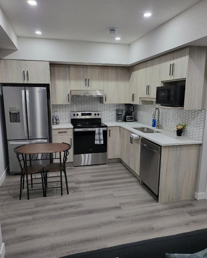 Luxury Suite In Calgary Nw Eksteriør billede